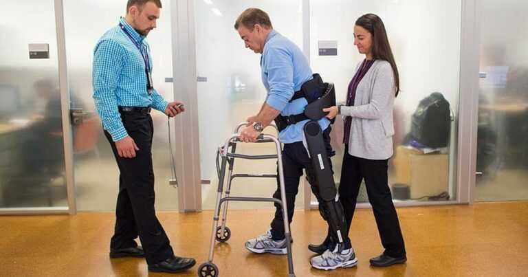 جهاز يساعد مرضى الشلل النصفي على المشي